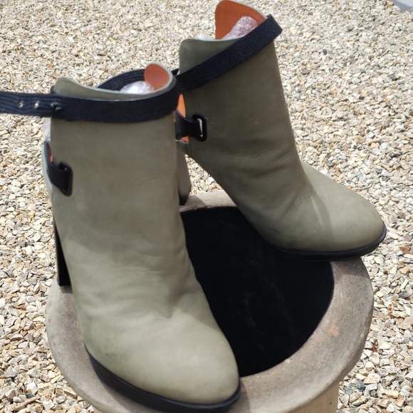 Rebecca Minkoff Shoes - Rebecca Minkoff Ankle Harness Clog Sz 9.5